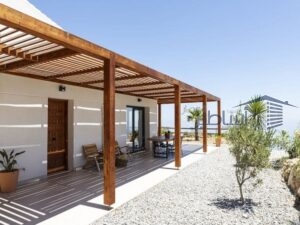 برجولات خشبية للبلكونات 5