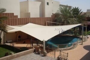 مظلات المسابح
