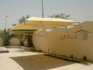 فني تركيب مظلات الخرج