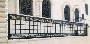 سواتر لكسان مشغول بالحديد