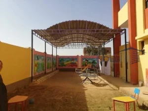 تصميم مظلات حديثة لفناء المدارس