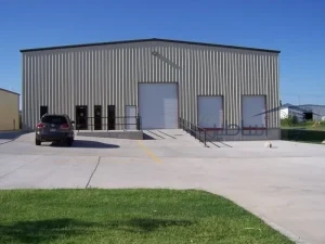 تصميم وتنفيذ مستودعات صناعية حديثة