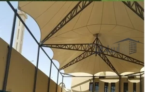 فني تركيب مظلات وسواتر غرناطة